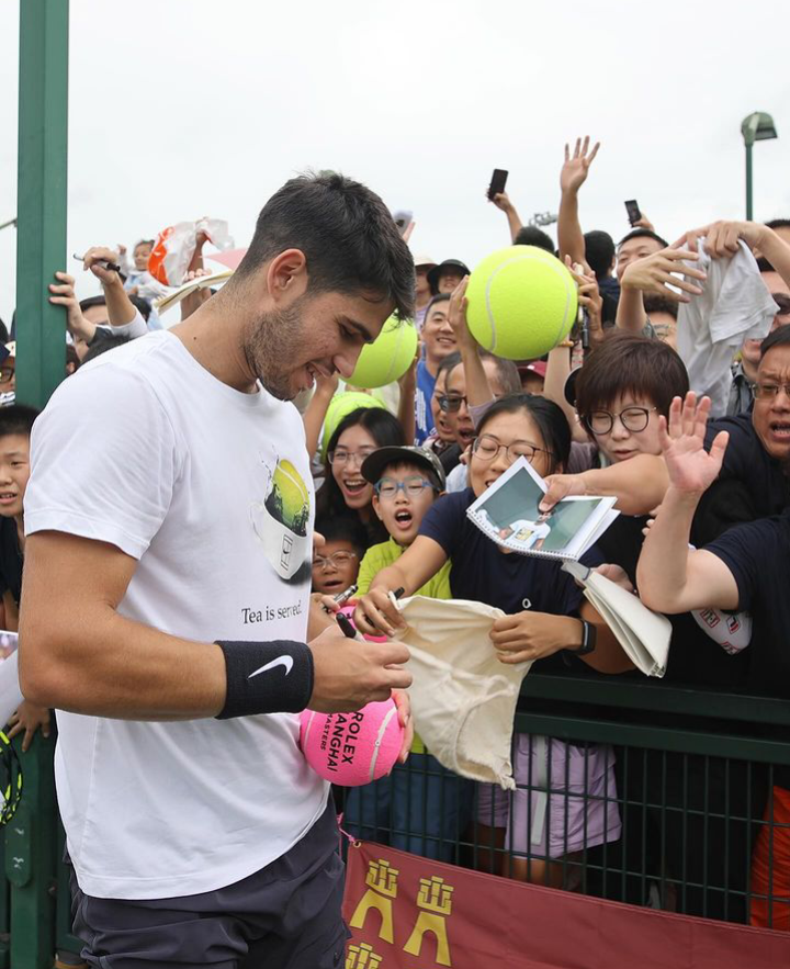 Photos Of When Carlos Alcarraz Was In Shanghai China And Fans Welcomed And Showed Him Love [PHOTOS].
